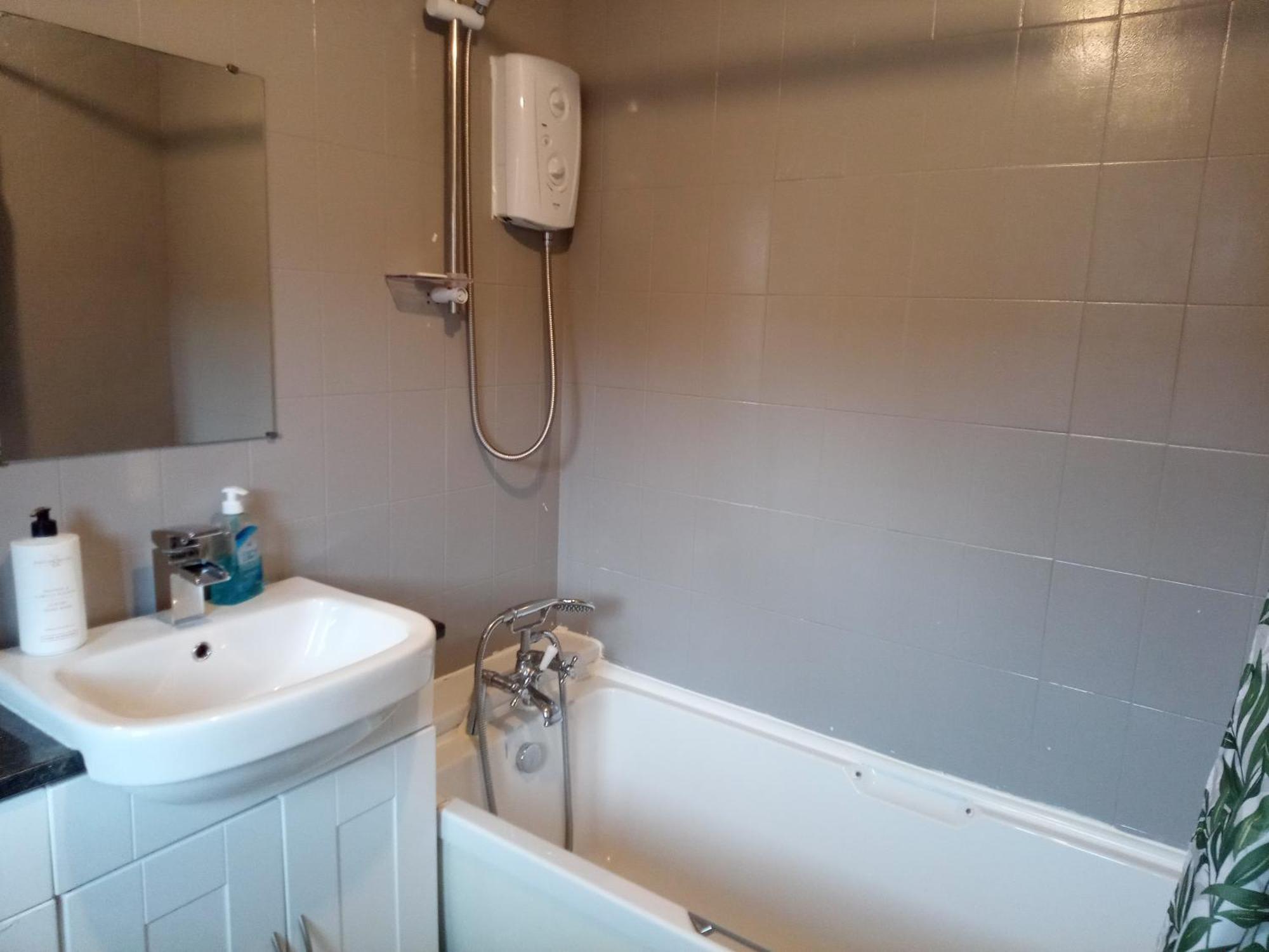 Villa Beautiful 2-Bed House In Bolton With Free Parking Exterior foto