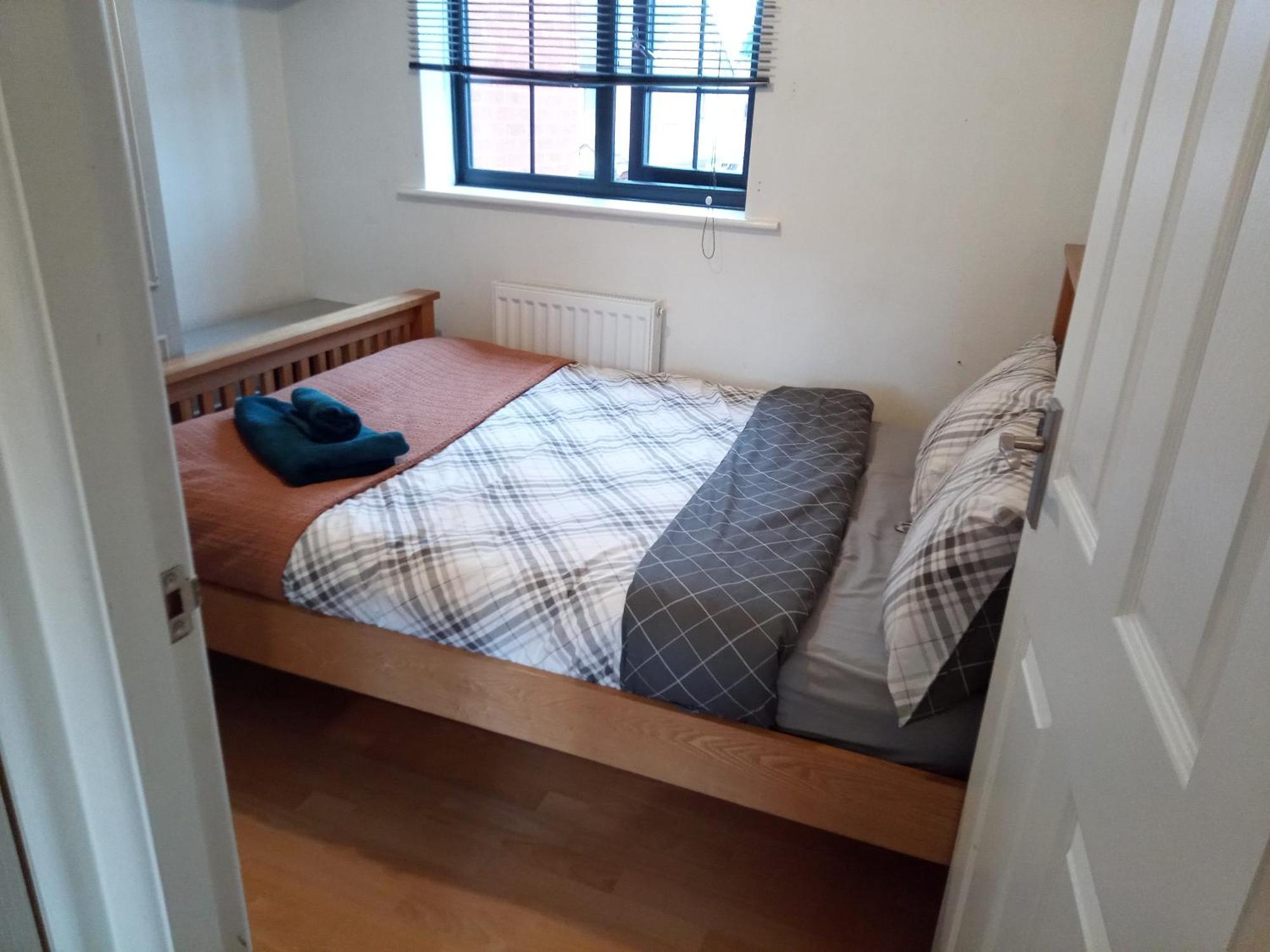 Villa Beautiful 2-Bed House In Bolton With Free Parking Exterior foto