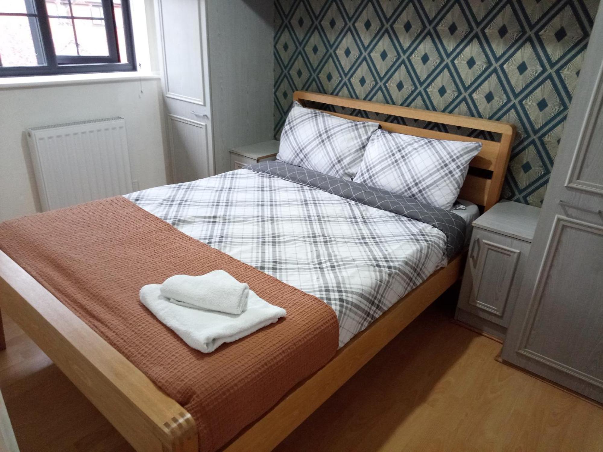 Villa Beautiful 2-Bed House In Bolton With Free Parking Exterior foto